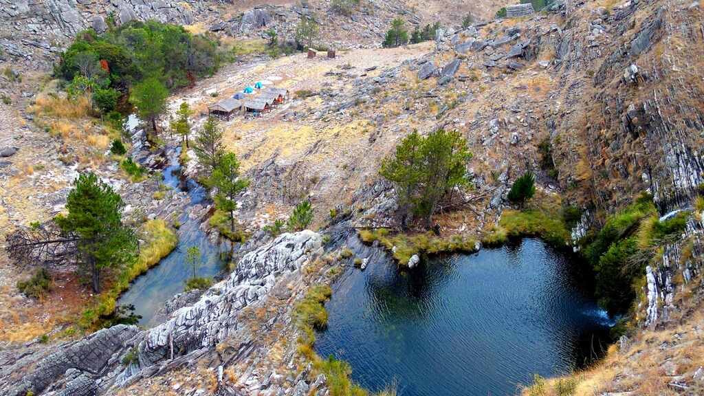 Camping au bord d'un cascade - Lahimena Tours Madagascar