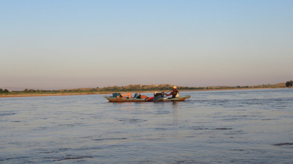 Pirogue traditionnelle du Manambolo Madagascar
